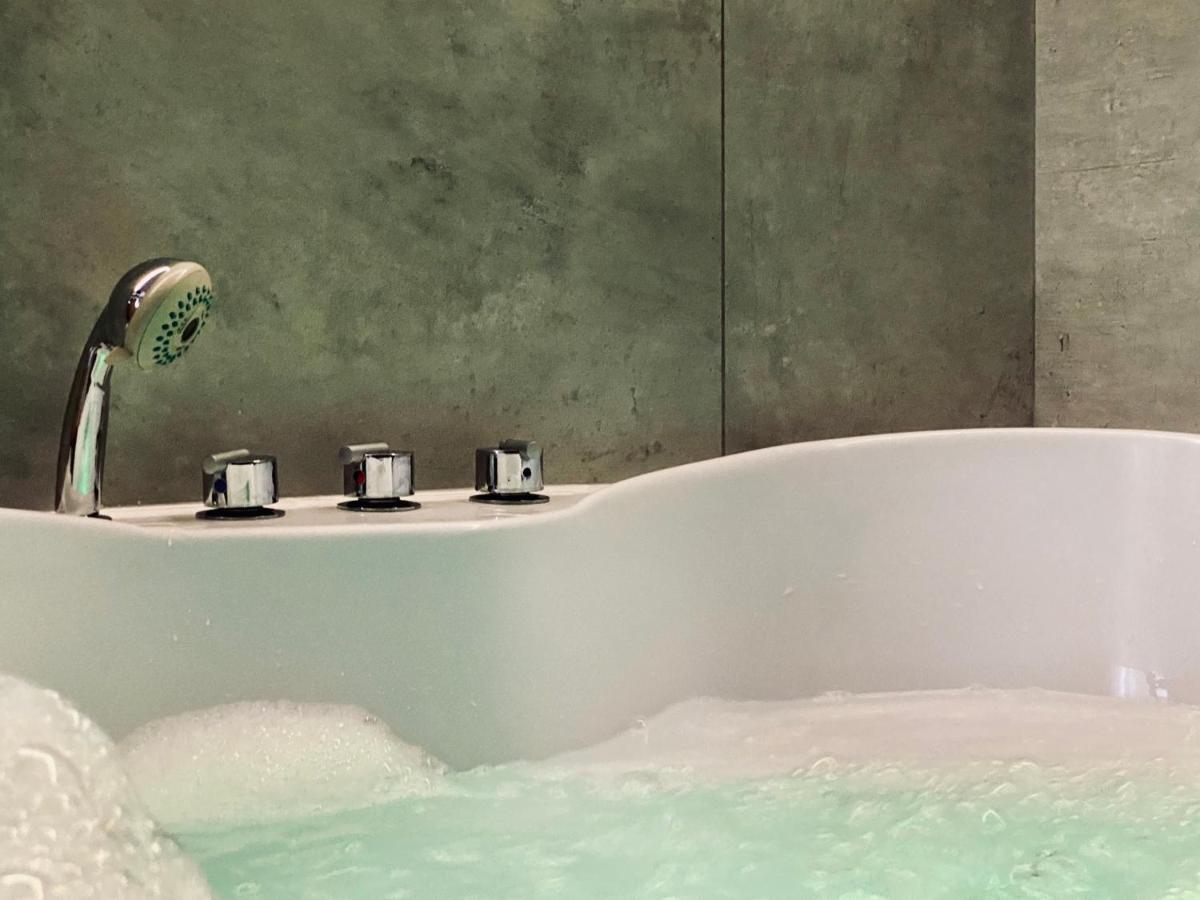 Apartment Premium Jacuzzi For Couples, Old Town كراكوفيا المظهر الخارجي الصورة
