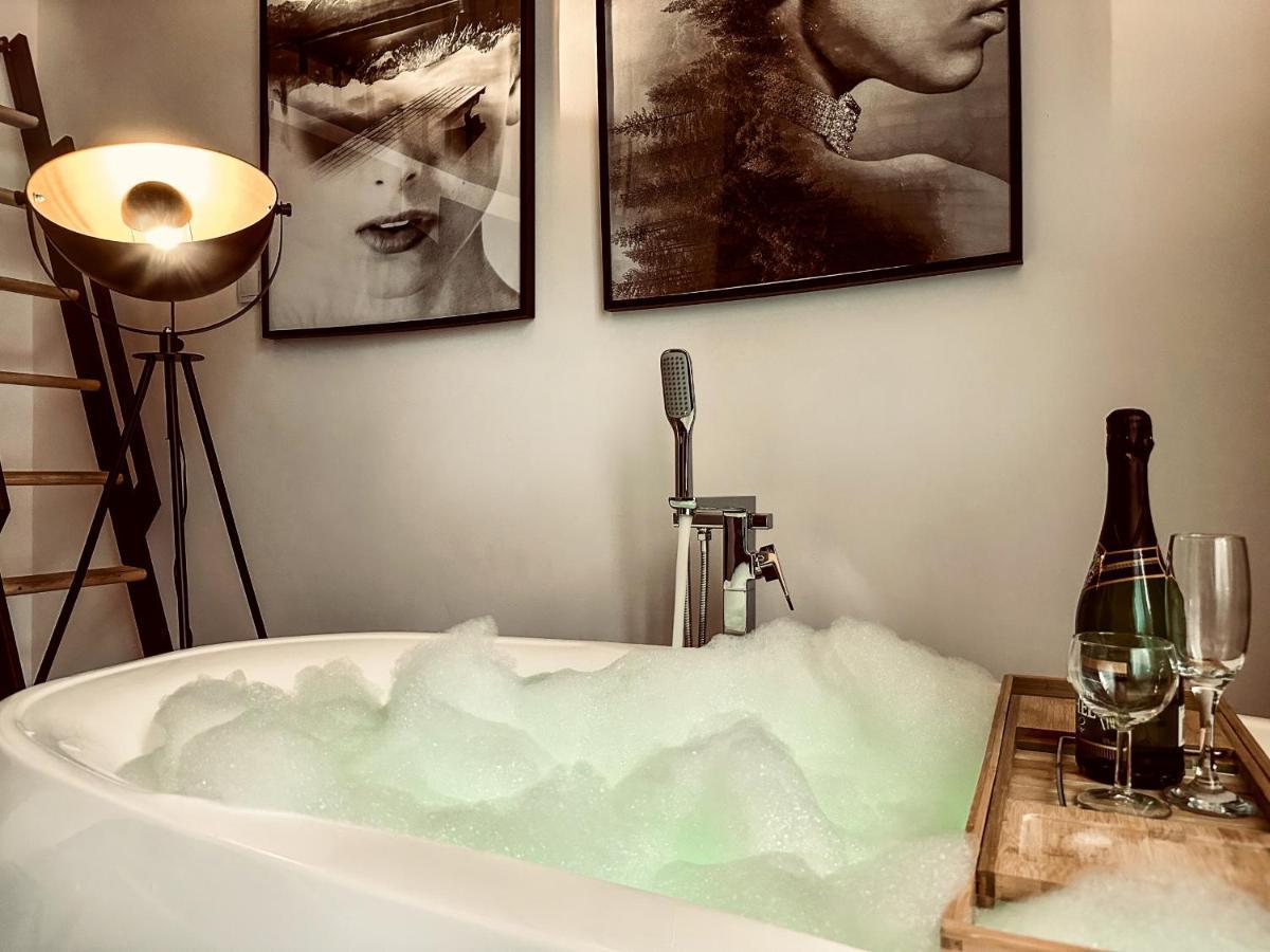 Apartment Premium Jacuzzi For Couples, Old Town كراكوفيا المظهر الخارجي الصورة