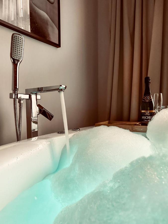 Apartment Premium Jacuzzi For Couples, Old Town كراكوفيا المظهر الخارجي الصورة